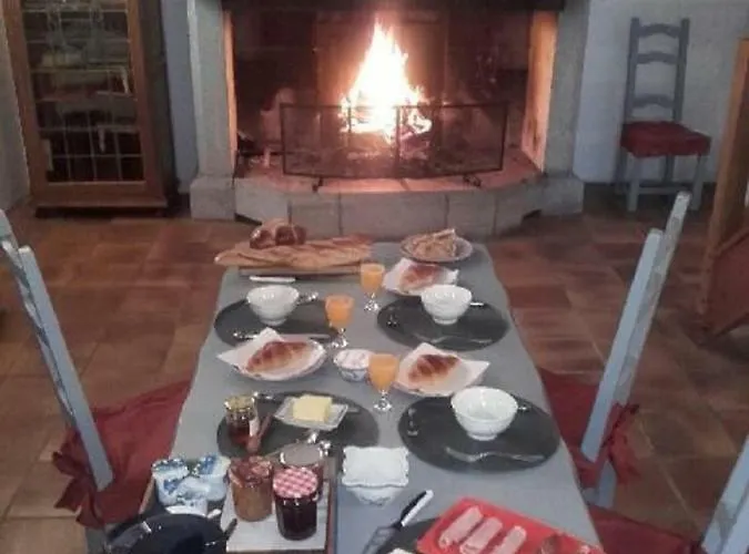 Homestay Aux Genets De Josephine Fournols