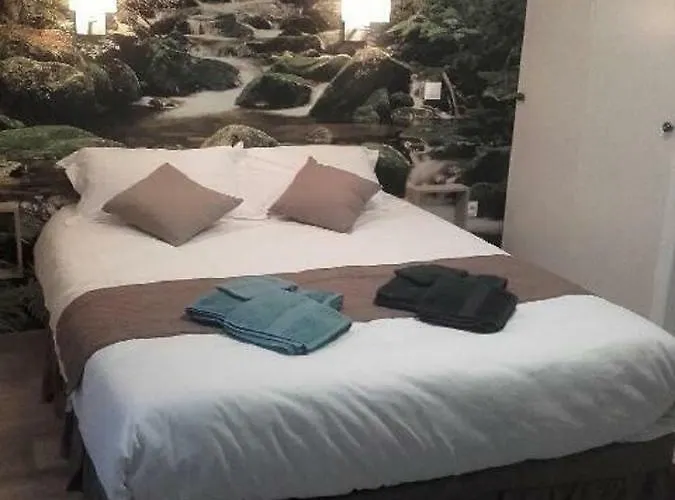 Aux Genets De Josephine Fournols