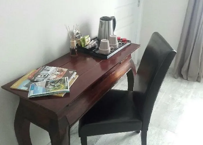 Aux Genets De Josephine *